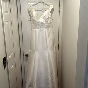 Justin Alexander wedding dress! Sample- not altered!!